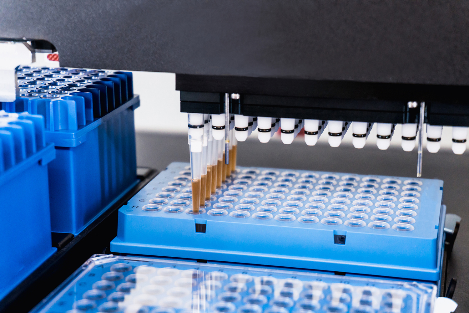 Beispielanwendung für Linearaktuatoren: Pipettierungsroboter. Quelle: Haydon-Kerk