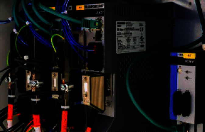 Kombination aus PCMM Motion Controller und AKD Servoverstärker für einen leistungsstarken Motion-Control-Verbund