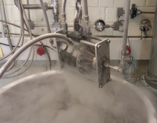 Testen bei 77K: Aktuator mit MACCON-Motor auslegegt für kryogene Temperaturen