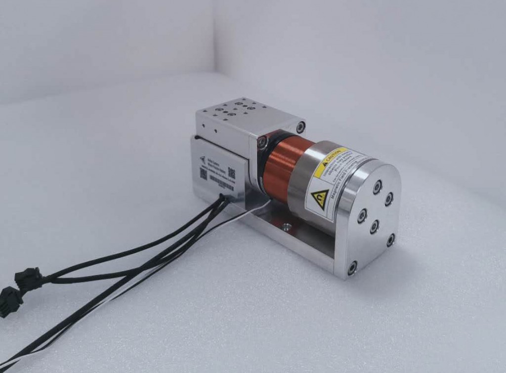 Anwendungsbeispiel von Voice Coil Achsen: Linearachse mit Voice Coil für Hochgeschwindigkeits Pick&Place
